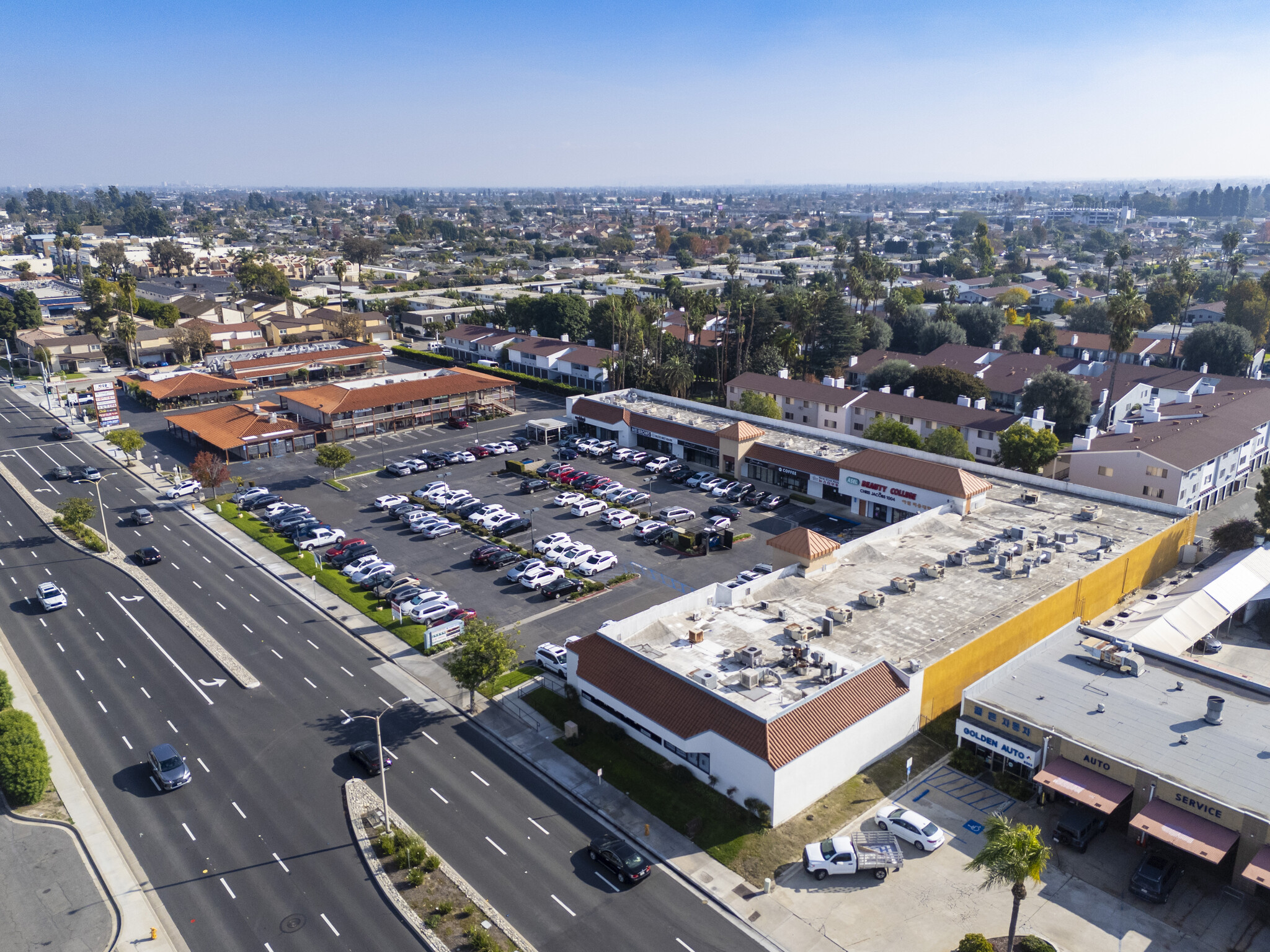 9240 Garden Grove Blvd, Garden Grove, CA à louer Photo principale- Image 1 de 6