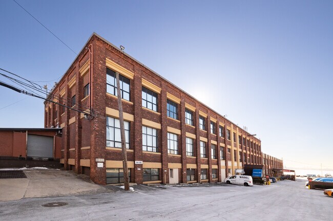 Plus de détails pour 114-02 15th Ave, College Point, NY - Industriel à louer