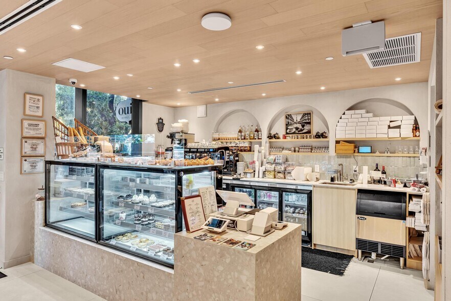 5700 Biscayne Blvd, Miami, FL à louer - Photo du bâtiment - Image 3 de 30