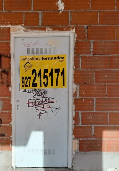 Commerce de détail dans Cáceres à louer - Photo du bâtiment - Image 2 de 2