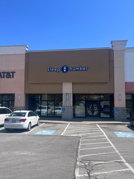 2025-2031 Pittsburgh Mills Blvd, Tarentum, PA à louer - Photo du bâtiment - Image 3 de 3