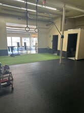 21144-21146 Ventura Blvd, Woodland Hills, CA for lease Interior Photo- Image 2 of 11