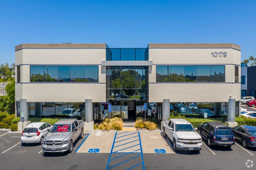 10179 Huennekens St, San Diego, CA à louer - Photo du bâtiment - Image 2 de 3