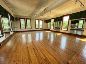19 E Waterloo St, Canal Winchester, OH for lease Interior Photo- Image 1 of 2
