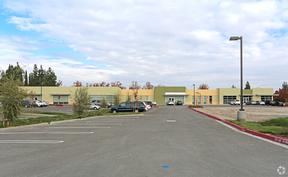 2345 Country Hills Dr, Antioch, CA à louer - Photo du bâtiment - Image 2 de 4
