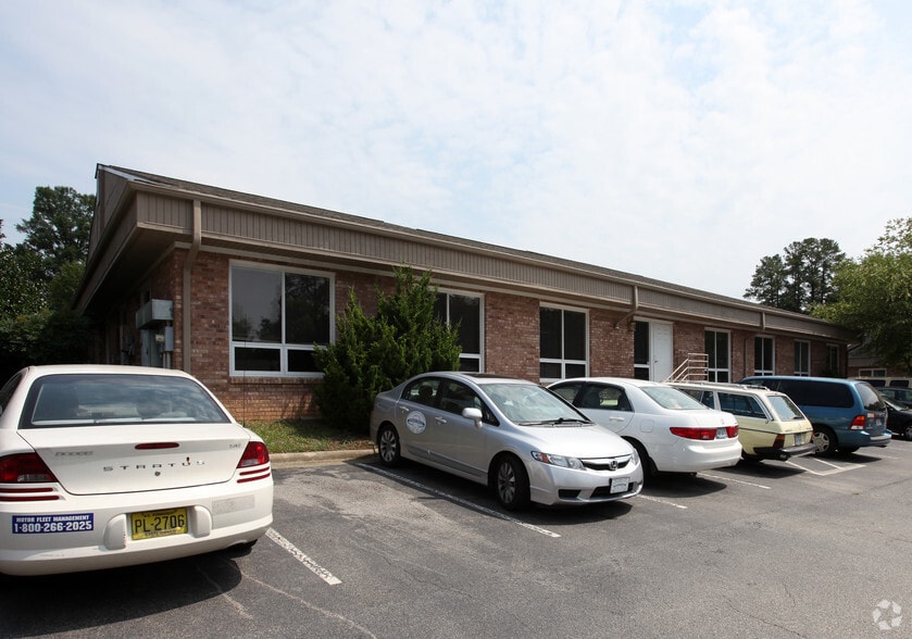 3711 University Dr, Durham, NC for lease - Building Photo - Image 3 of 4