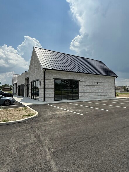 7953 Highfield Dr, Lewis Center, OH à louer - Photo du bâtiment - Image 2 de 5