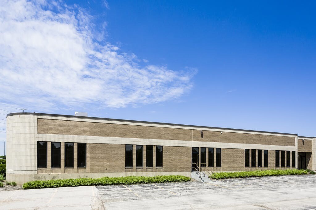 665-675 Tollgate Rd, Elgin, IL à vendre Photo du bâtiment- Image 1 de 4