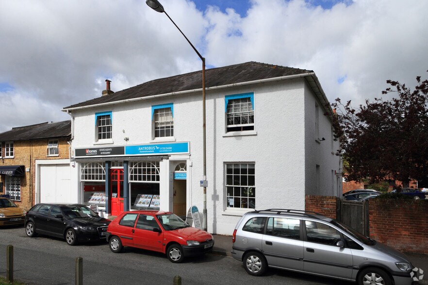 18 College St, Petersfield à louer - Photo du bâtiment - Image 2 de 4