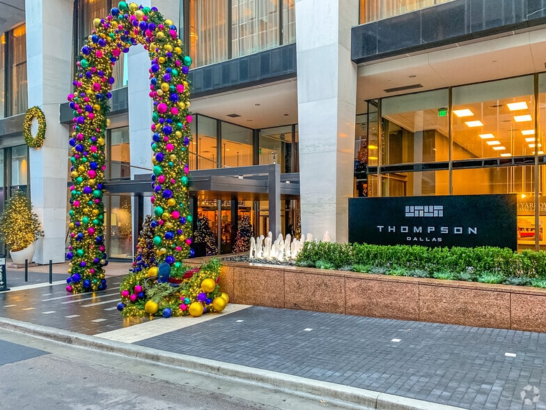 1401 Elm St, Dallas, TX à louer - Photo du bâtiment - Image 2 de 5