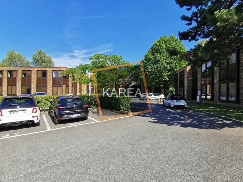 Flex in Croissy-Beaubourg for lease - Building Photo - Image 3 of 5