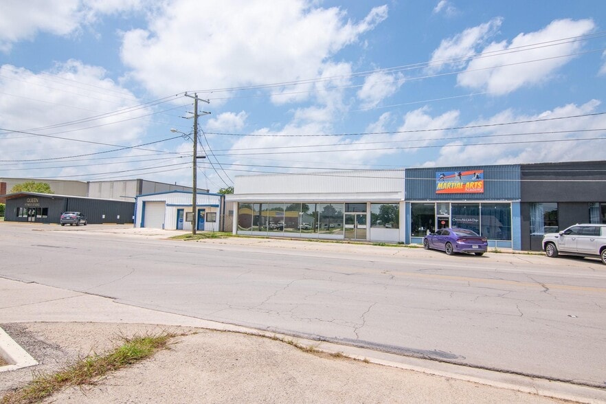 1609 Coggin Ave, Brownwood, TX for lease - Building Photo - Image 3 of 15