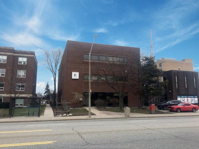 1100 Ouellette Ave, Windsor, ON à vendre - Photo principale - Image 1 de 1