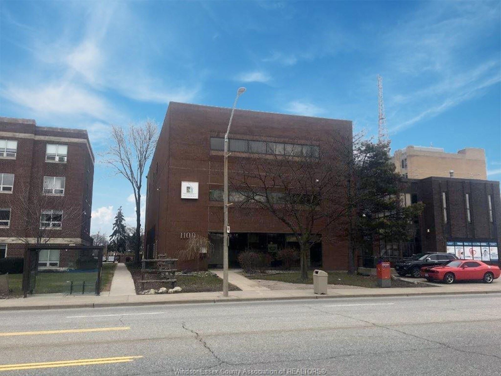 1100 Ouellette Ave, Windsor, ON à vendre Photo principale- Image 1 de 1
