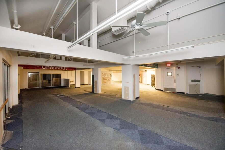 12 Duval St, Key West, FL for lease - Interior Photo - Image 3 of 12