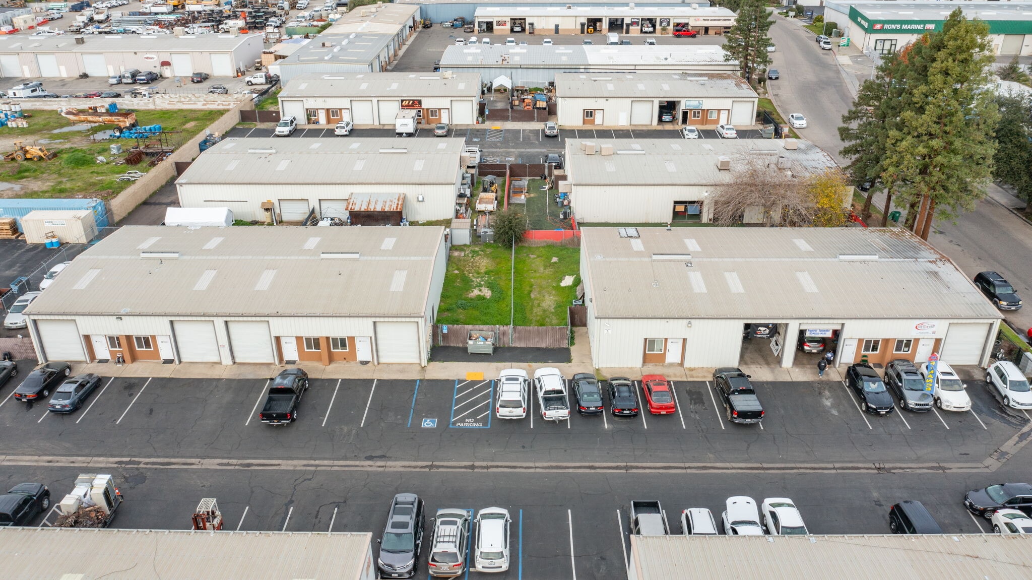 2695 N Sunnyside Ave, Fresno, CA for lease Primary Photo- Image 1 of 11