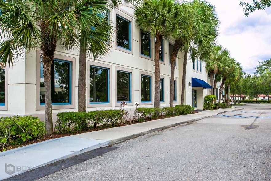 10394 W Sample Rd, Coral Springs, FL à louer - Photo du bâtiment - Image 3 de 13