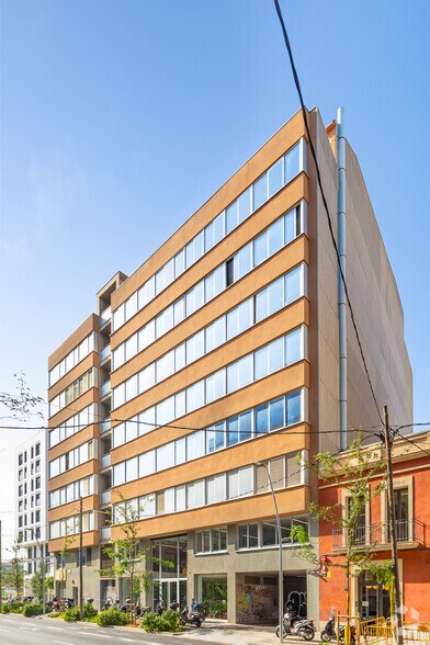 Carrer d'Àlaba, 140, Barcelone, Barcelona à louer - Photo du bâtiment - Image 2 de 4