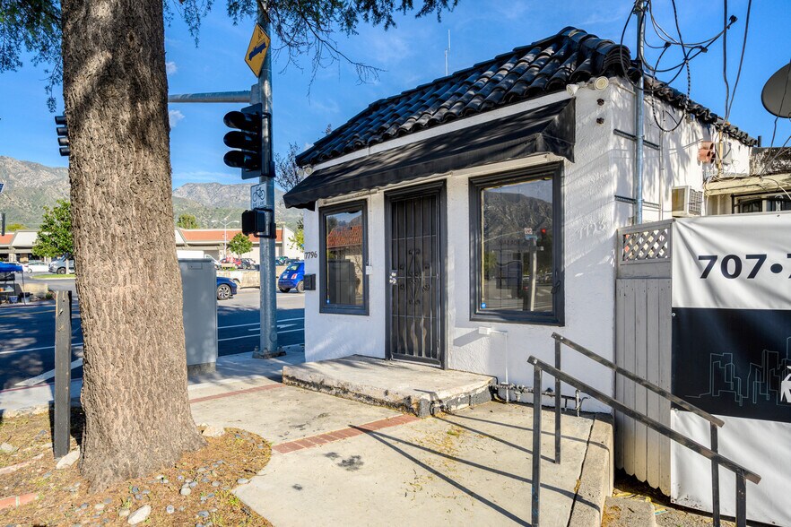 7798 Foothill Blvd, Tujunga, CA à vendre - Photo du bâtiment - Image 3 de 34