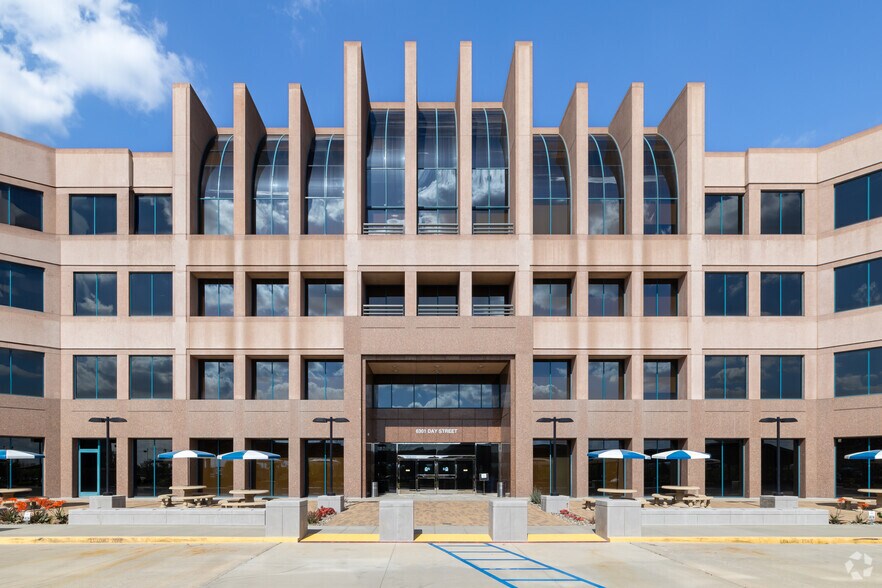 6301 Day St, Riverside, CA à louer - Photo du bâtiment - Image 2 de 7