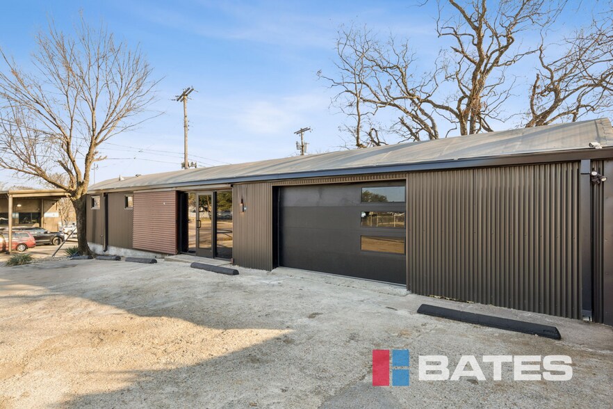 1402 Fort Worth Ave, Dallas, TX à louer - Photo du bâtiment - Image 2 de 18