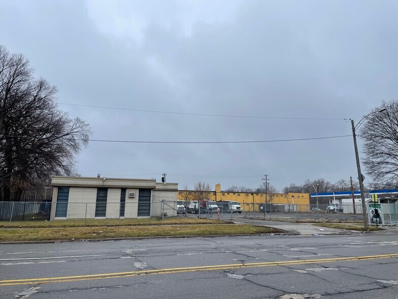 23861 W McNichols Rd, Detroit, MI à vendre - Photo du bâtiment - Image 2 de 17