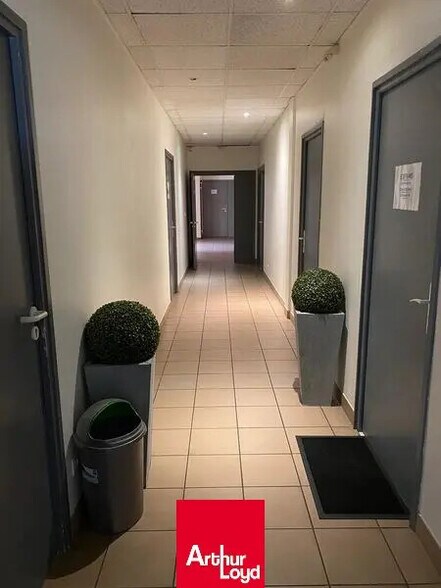 Bureau dans Limas à louer - Photo du bâtiment - Image 2 de 5