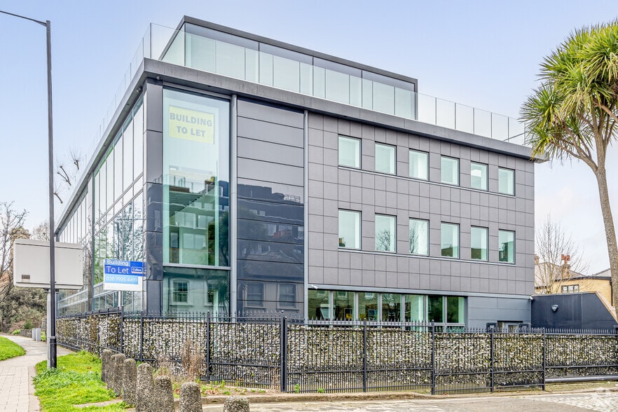 33 Standish Rd, London for lease - Primary Photo - Image 1 of 5
