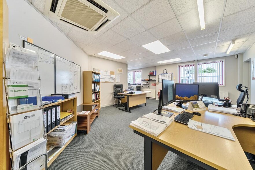 Kangley Bridge Rd, London for lease - Interior Photo - Image 2 of 8