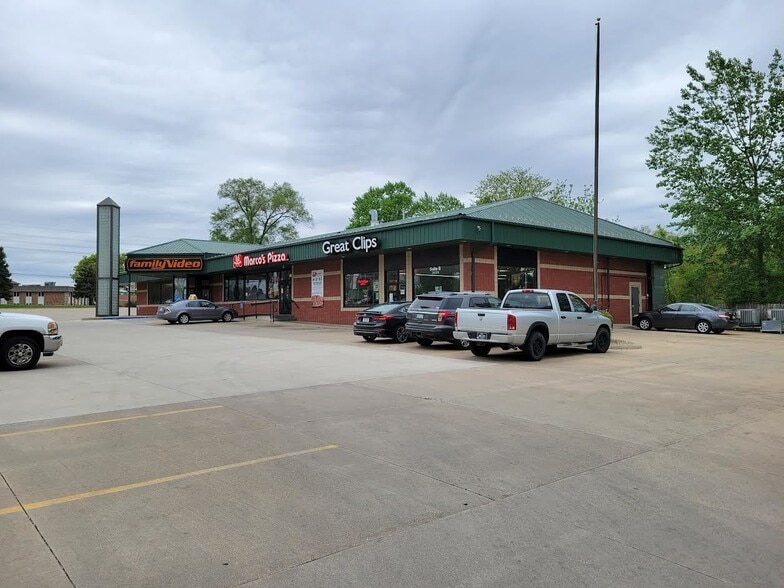 3032 Ansborough Ave, Waterloo, IA à louer - Photo du bâtiment - Image 3 de 4