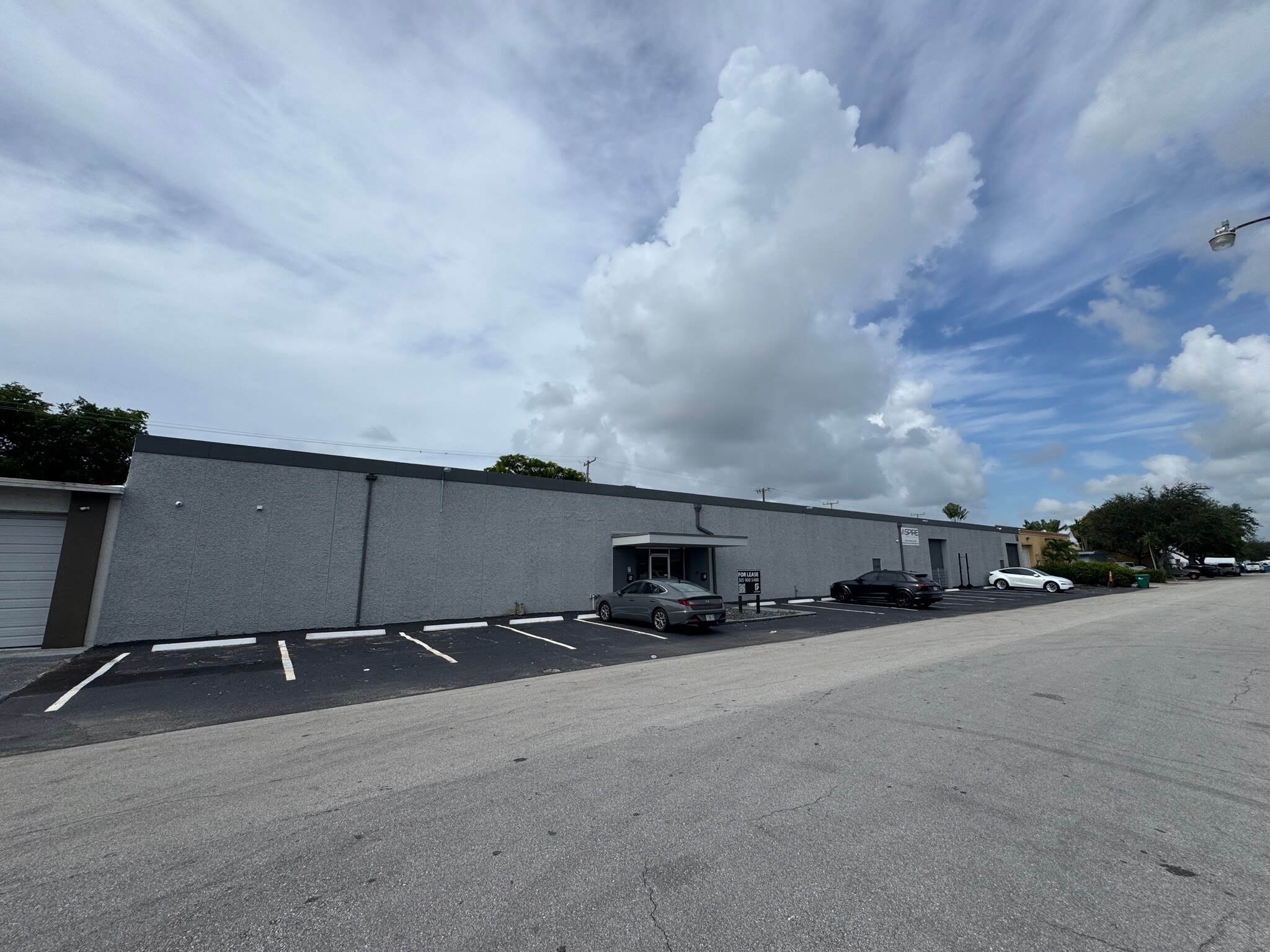 52 SW 5th Ct, Pompano Beach, FL for lease Primary Photo- Image 1 of 8