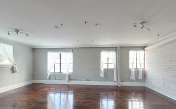 115 E 4th Ave, Mount Dora, FL for lease Interior Photo- Image 2 of 2