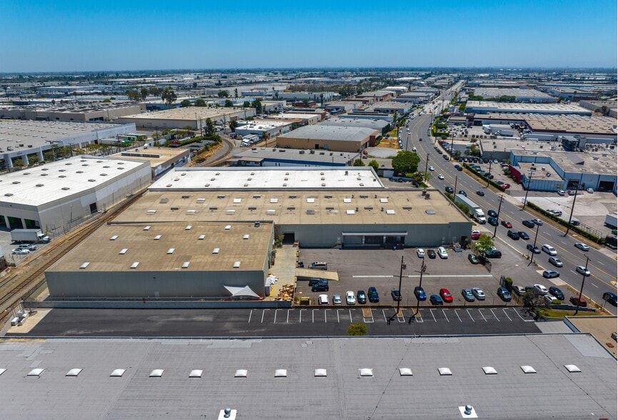 2042 Garfield Ave, Commerce, CA for sale - Building Photo - Image 2 of 6