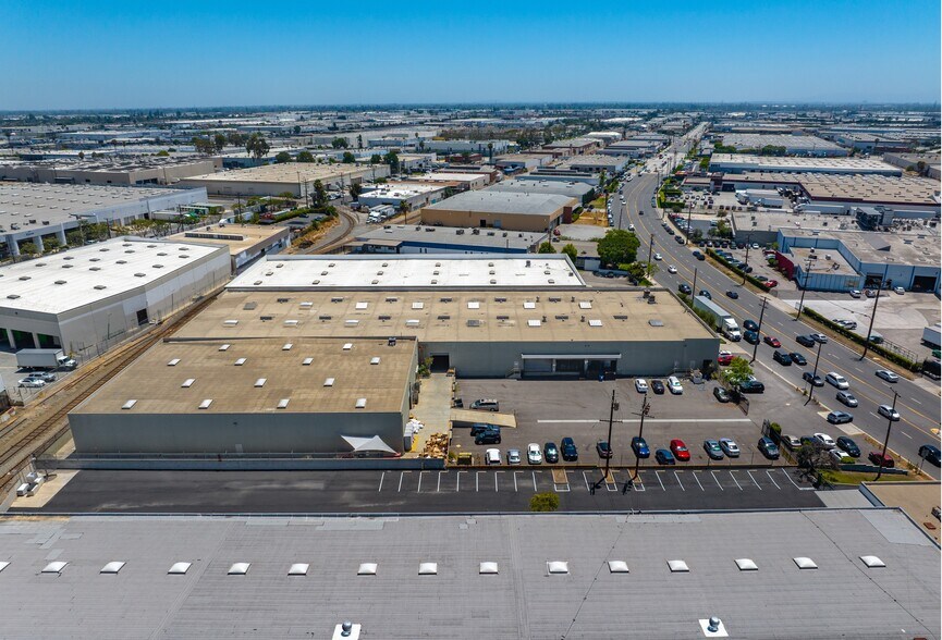 2042 Garfield Ave, Commerce, CA à vendre - Photo du bâtiment - Image 2 de 6
