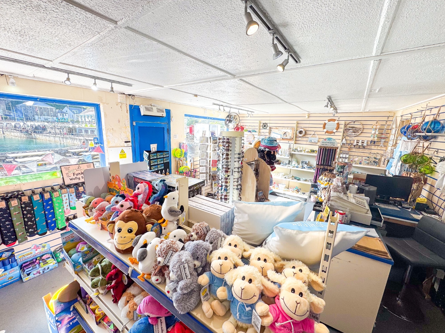 Commercial Rd, Porthleven for lease Interior Photo- Image 1 of 4