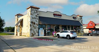 RETAIL CENTER FOR LEASE/SALE - Restaurant avec service au volant