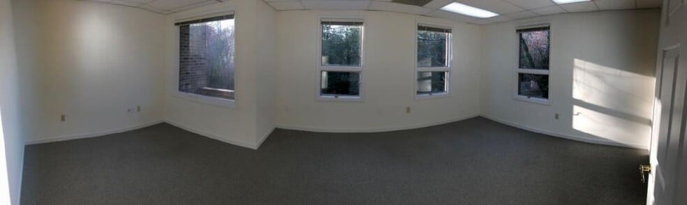 1321 Jamestown Rd, Williamsburg, VA for lease - Interior Photo - Image 3 of 9