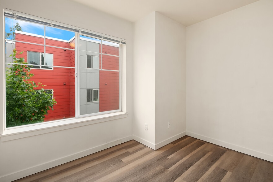 4218 Pasadena Pl NE, Seattle, WA for sale - Building Photo - Image 2 of 18