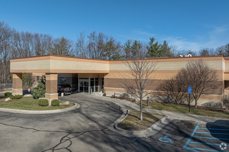 1250 Mercy Dr, Muskegon, MI à louer - Photo du bâtiment - Image 2 de 16