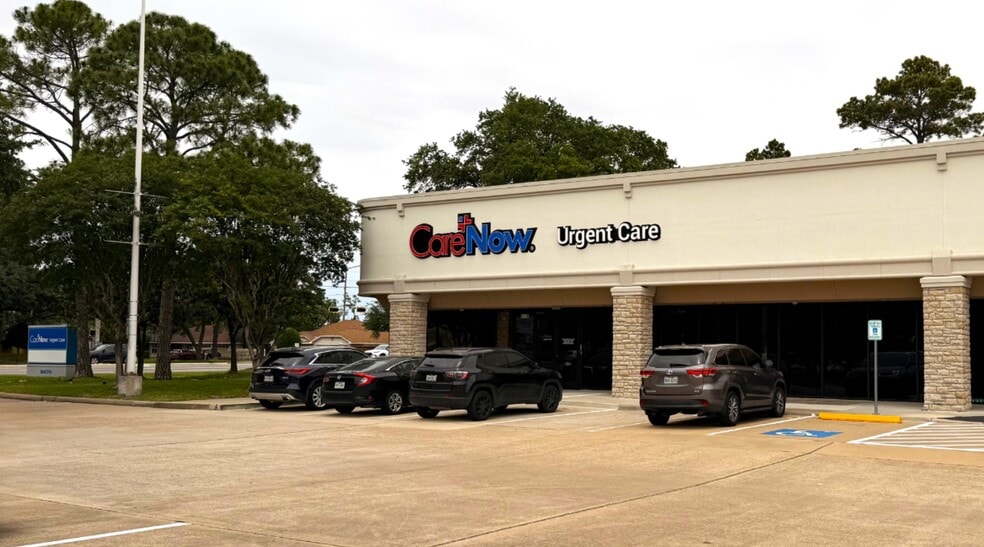 8470 Highway 6 N, Houston, TX for lease - Building Photo - Image 1 of 1