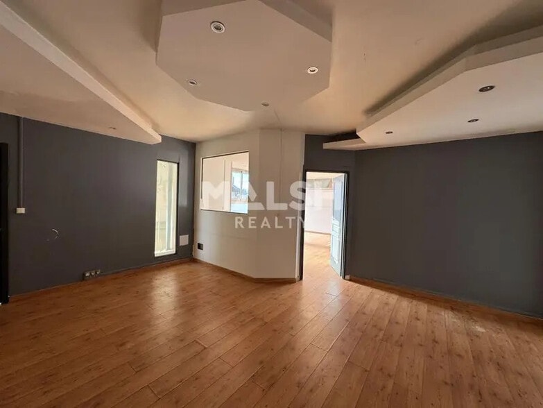 Flex in Saint-Étienne for lease - Interior Photo - Image 3 of 5