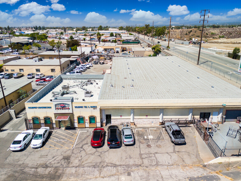 1211 N Azusa Canyon Rd, West Covina, CA for lease - Building Photo - Image 1 of 8