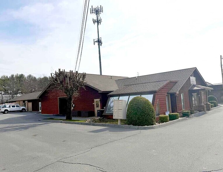 3212 Hanover Rd, Johnson City, TN à louer - Photo du bâtiment - Image 2 de 4