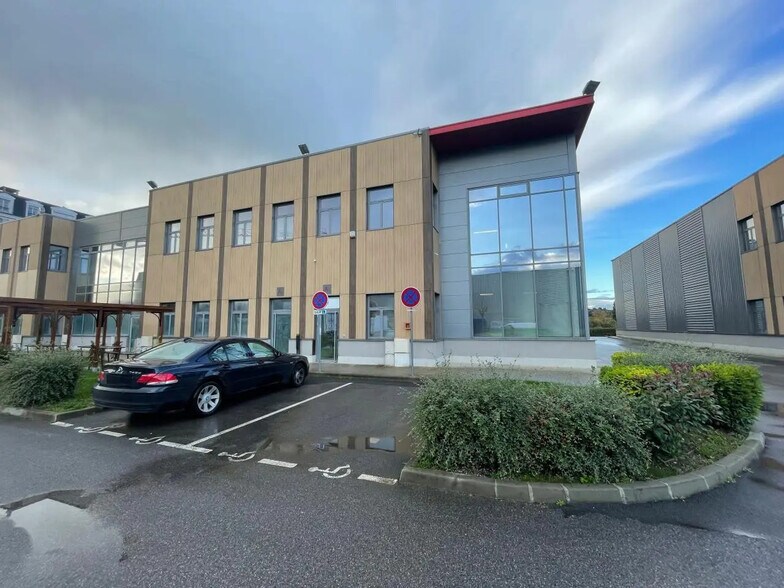 Flex in Le Blanc-Mesnil for lease - Building Photo - Image 1 of 7