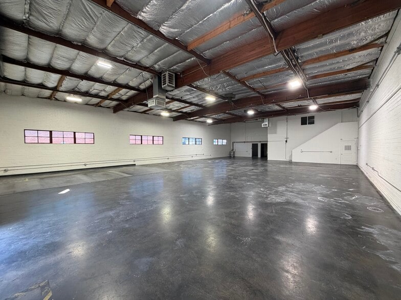 2521 Ontario St, Burbank, CA à louer - Photo du bâtiment - Image 3 de 8
