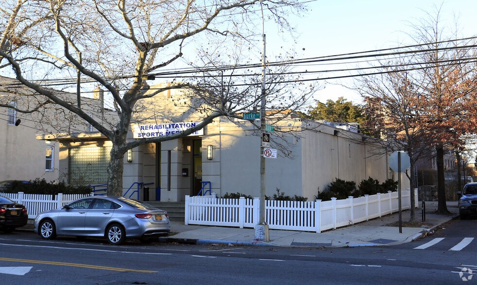 941 Burke Ave, Bronx, NY for sale - Primary Photo - Image 1 of 1