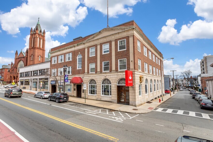 459 Broadway, Everett, MA à louer - Photo du bâtiment - Image 2 de 8