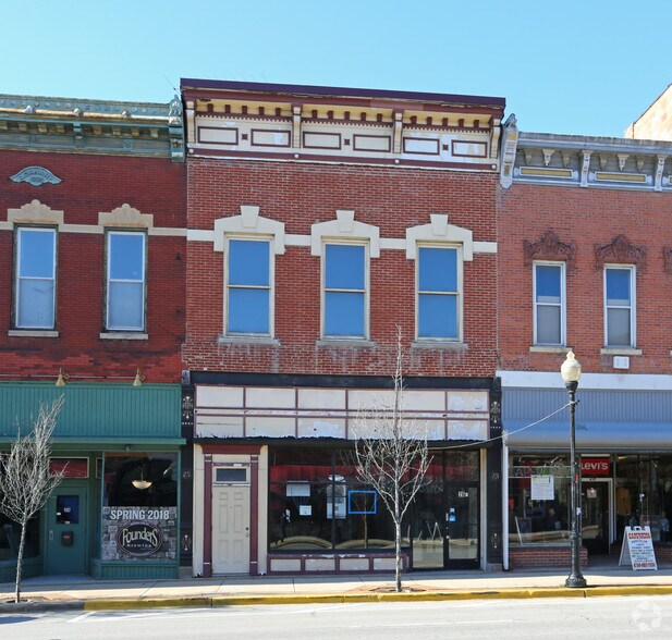26 N Broadway, Aurora, IL for lease - Building Photo - Image 3 of 4