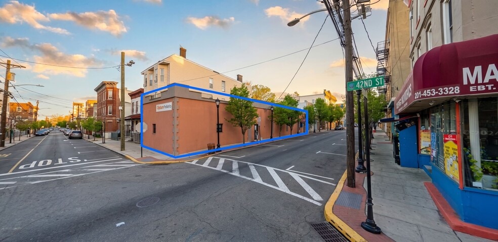 4201 New York Ave, Union City, NJ à louer - Photo principale - Image 1 de 1