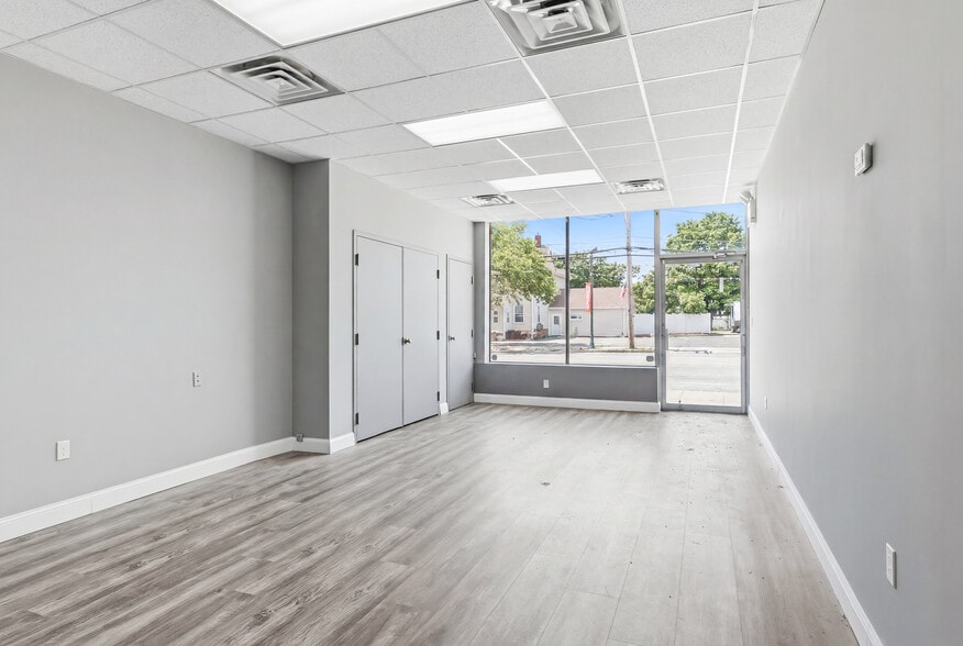 1905 Bellmore Ave, Bellmore, NY à vendre - Photo du bâtiment - Image 2 de 24